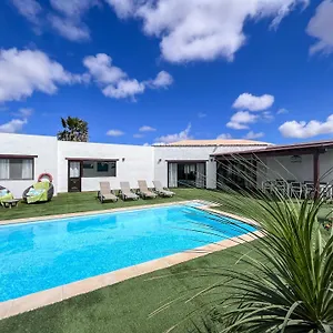 https://casa-verde-lajares.in-canary-islands.com